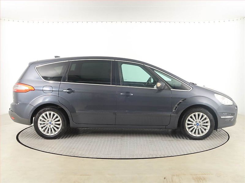 Ford S-MAX (2011) Titanium 2.0 TDCi, Navi - fotka 6 z 18