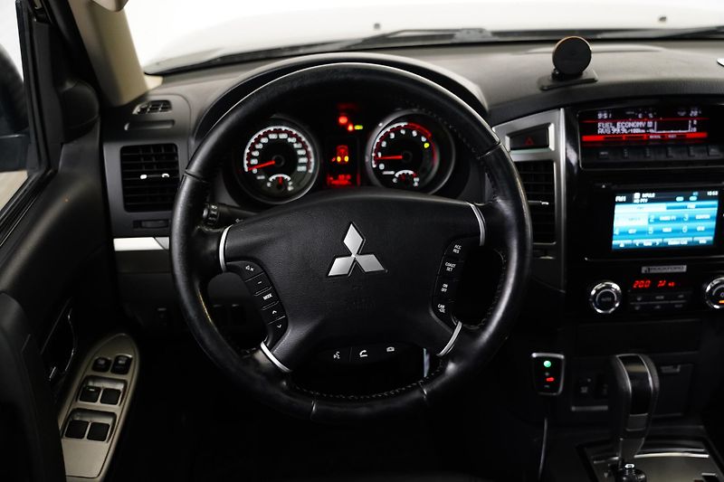 Mitsubishi Pajero - fotka 17 z 26