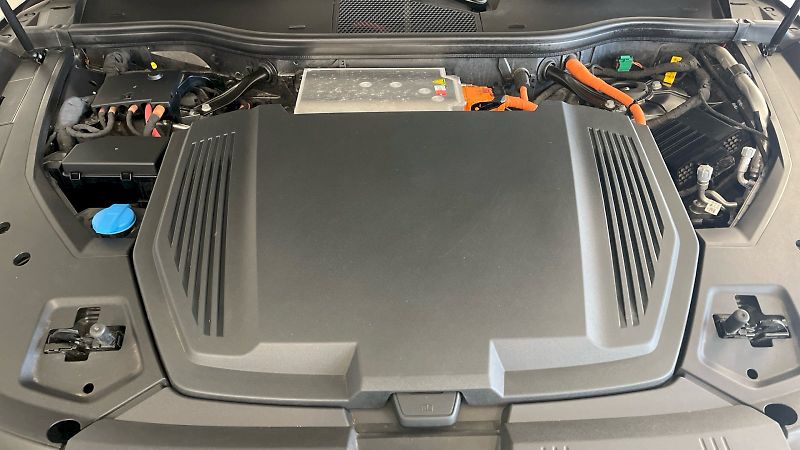 Audi e-tron (2022) S line quattro 55 electric 300 - fotka 17 z 32