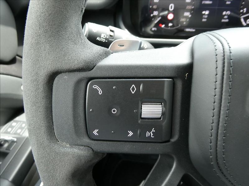 Land Rover Defender 5,0 P525 Carpath.EDT,1Maj,DPH - fotka 22 z 47
