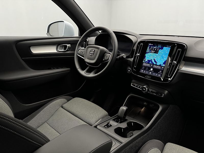 Volvo XC40 B3 CORE AUT CZ 1.maj - fotka 23 z 40