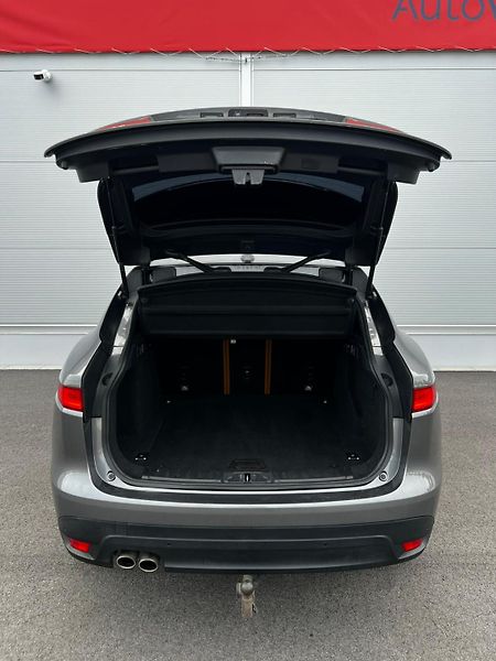 Jaguar F-Pace 20d Aut. Prestige AWD PANO TZ  - fotka 25 z 25