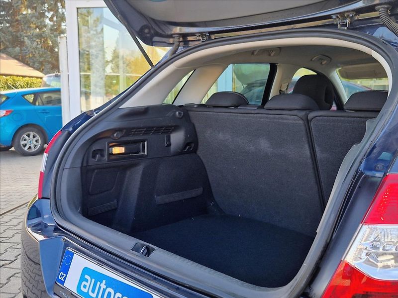 Citroën C4 1,4 i AC SENZORY+SADA ZIM.KOL - fotka 11 z 30