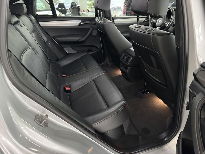 BMW X4 (2017) X4 M40i xDrive HARMAN KARDON - fotka 17 z 35