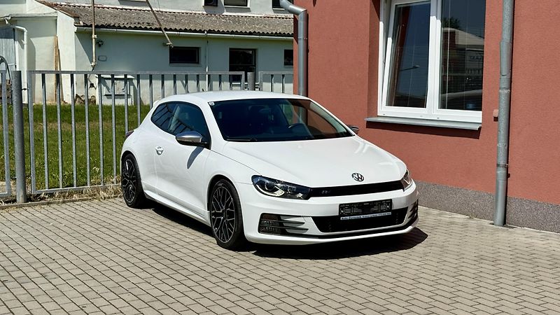 Volkswagen Scirocco 2.0TDi*110kW*DSG*R-LINE*LED* - fotka 21 z 23