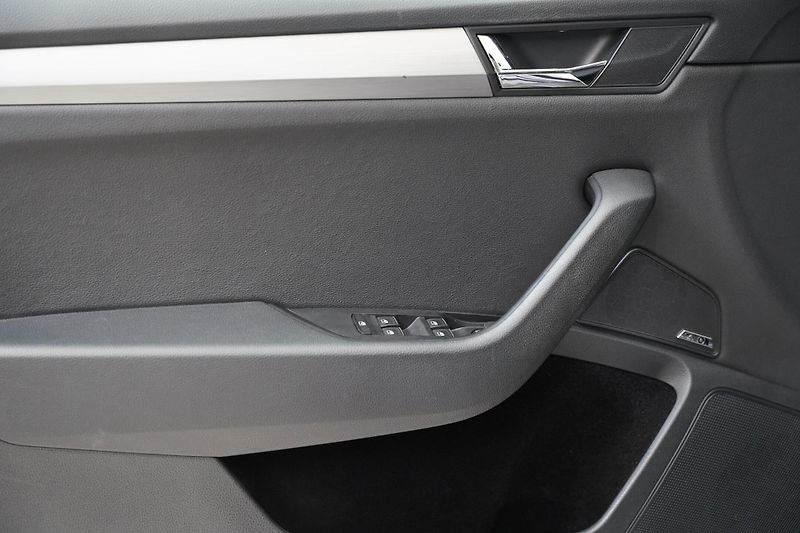 Škoda Superb - fotka 12 z 29