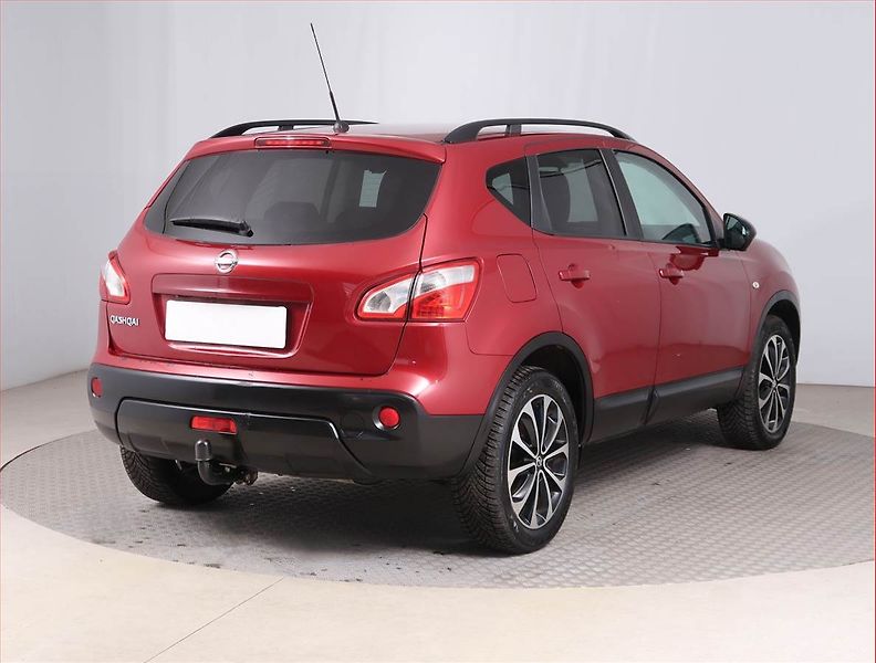 Nissan Qashqai (2013) 1.6, Tempomat, Park. senzory - fotka 5 z 15