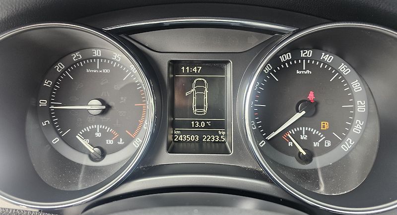 Škoda Superb 2.0 TDI 103kW,SENZORY,SERVISKA - fotka 22 z 53