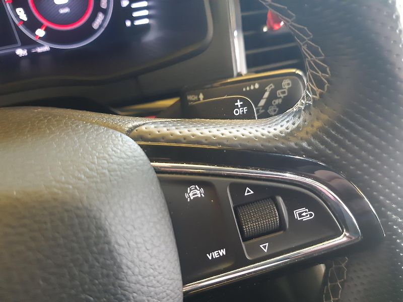 Škoda Karoq 2.0 TDI 4x4 SPORTLINE          - fotka 15 z 26