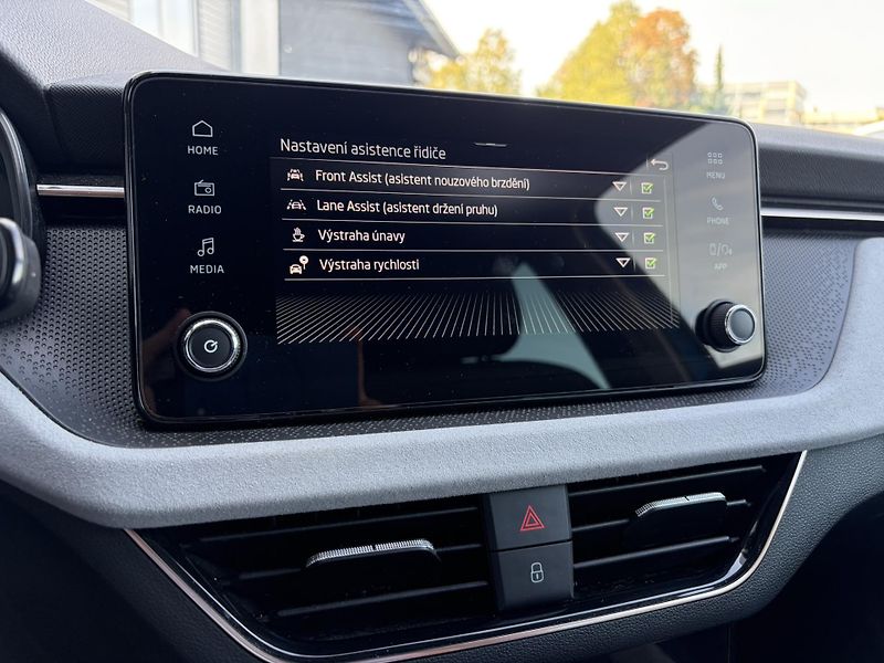 Škoda Scala 1.0TSI 85kW TOP SELECTION 6M - fotka 22 z 23