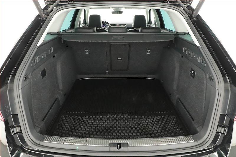 Škoda Superb (2023) Laurin&Klement 2.0 TDI - fotka 19 z 20