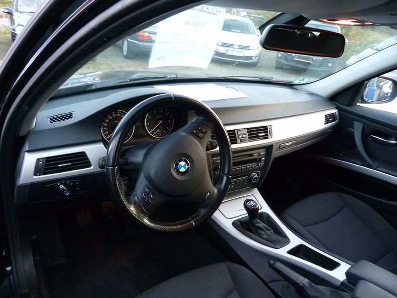 BMW Řada 3 2.0 I  105 kw - fotka 9 z 23