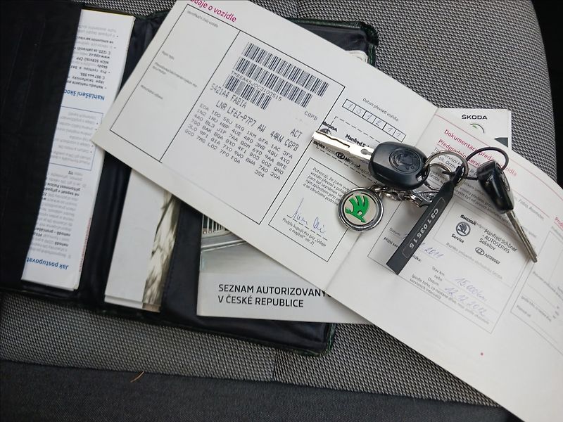 Škoda Fabia 1,2 1. MAJ. GARÁŽOVANÉ, TAŽNÉ - fotka 19 z 20