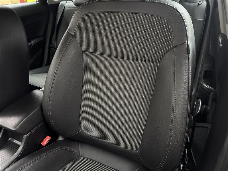 Opel Astra 1,4 103kW 2X KOLA AC 1.MAJ ČR - fotka 31 z 37