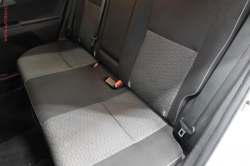 Toyota Auris (2015) 1.4D, 1.maj,ČR, autoAC - fotka 10 z 21