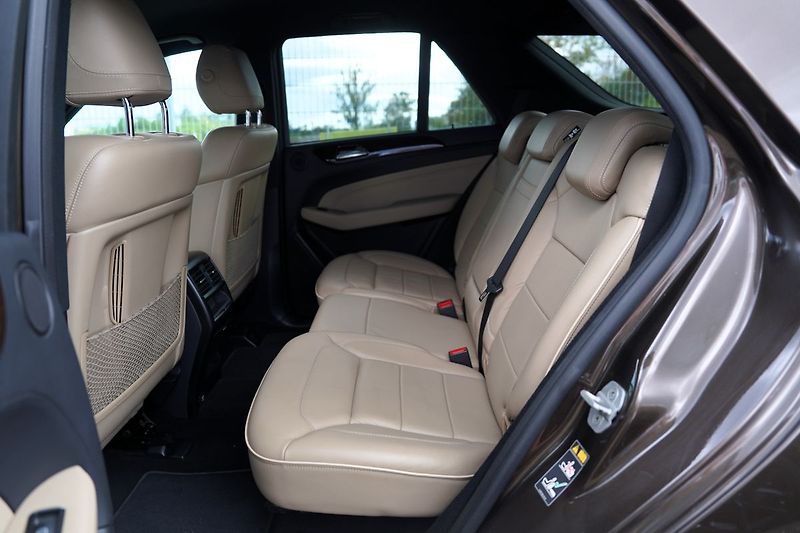 Mercedes-Benz Třídy M ML 350i AMG 4Matic/Motor klepe - fotka 22 z 29