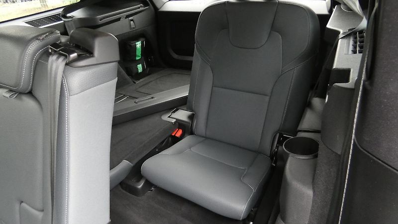 Volvo XC90 B5 AWD Momentum PRO 7 míst - fotka 19 z 27