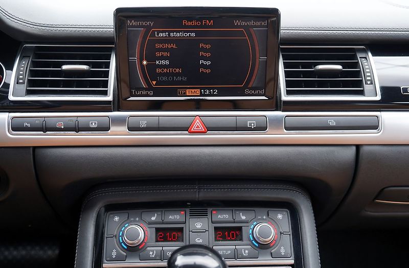 Audi A8 4.2 TDI Long,4x4 Exclusive - fotka 40 z 50