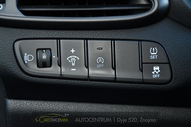 Hyundai i30 1.6CRDi NAVI KAMERA CARPLAY - fotka 28 z 48