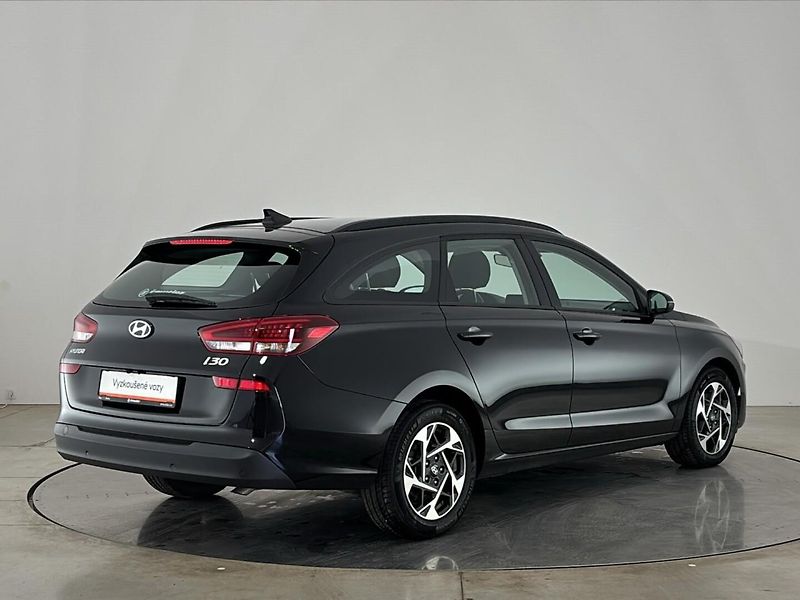 Hyundai i30 Smart DCT - fotka 2 z 26