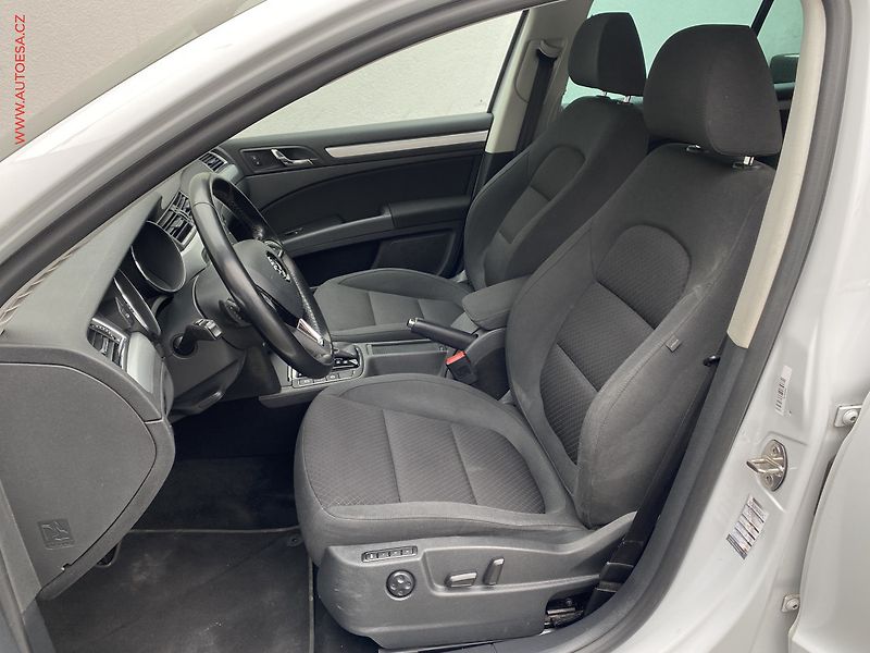Škoda Superb (2015) 2.0 TDi, Ambition, DSG, navi - fotka 9 z 19