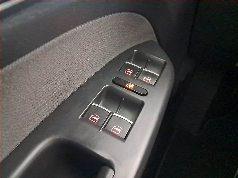Volkswagen Touran (2011) 2.0 TDI, po STK, jezdí výborně - fotka 15 z 15