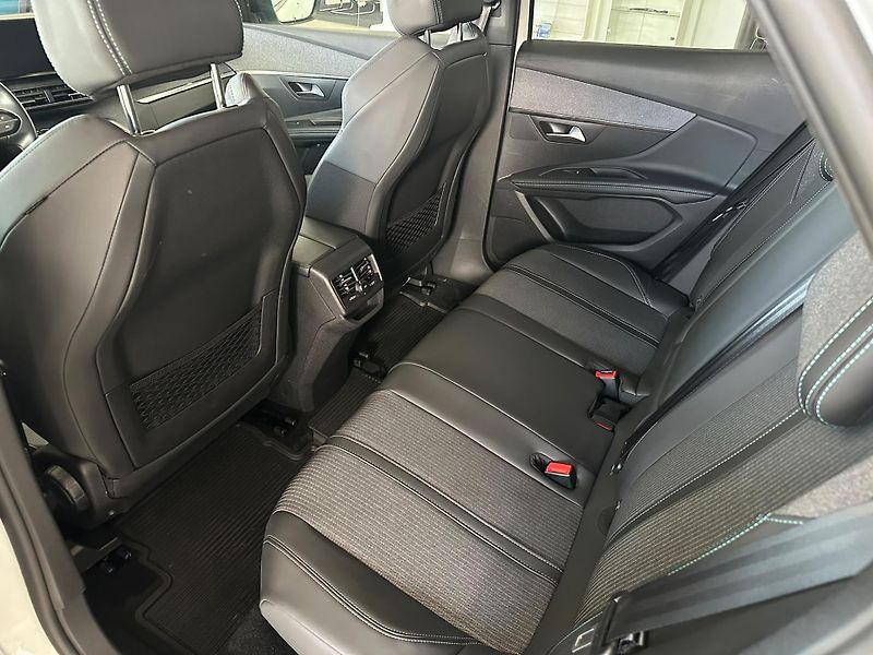 Peugeot 3008 1.2 i,AllurePack,aut,ČR,DPH - fotka 8 z 21
