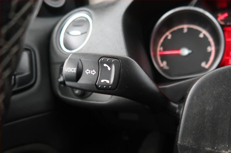 Ford Mondeo (2009) 2.0 TDCi, Navi, Tempomat - fotka 19 z 22