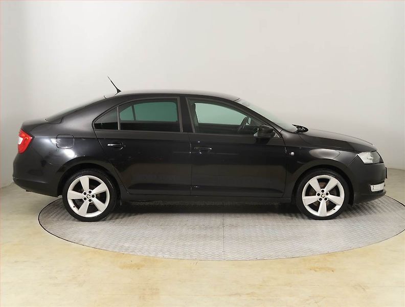 Škoda Rapid (2013) 1.6 TDI, Park. senzory - fotka 6 z 17