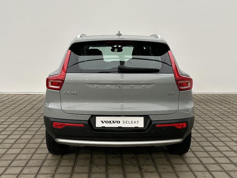 Volvo XC40 2.0 B3 ESSENTIAL - fotka 6 z 30