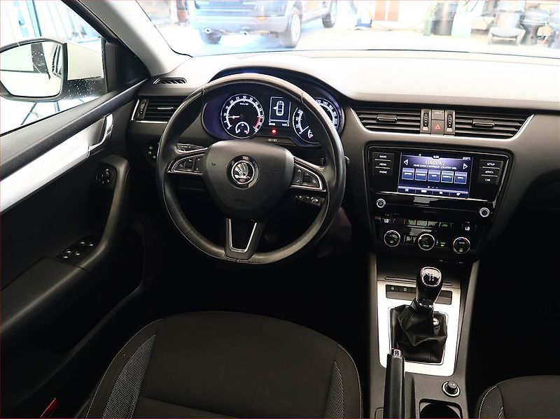 Škoda Octavia (2017) 1.6 TDI, Serv.kniha, Tempomat - fotka 7 z 14