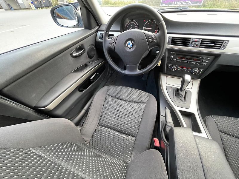 BMW Řada 3 (2012) 318 d - fotka 11 z 17