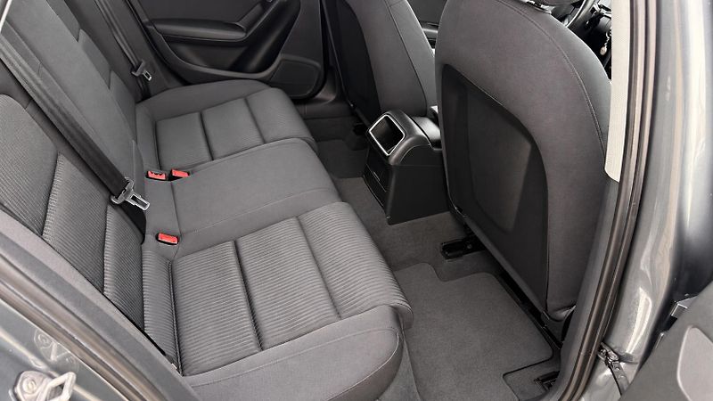 Audi A4 (2012) 2.0TDI,105KW,AT,ČR - fotka 10 z 16
