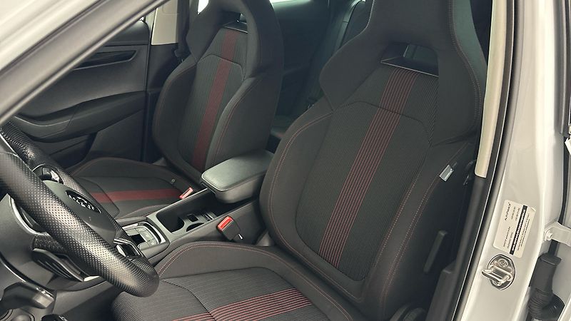 Škoda Karoq 1.5 TSI DSG Style - fotka 15 z 28