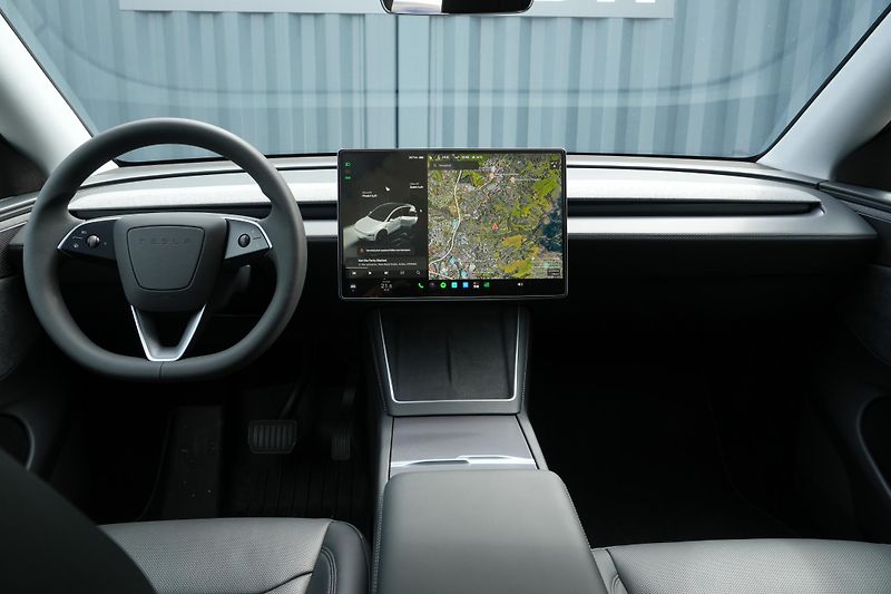 Tesla Model Y Long Range AWD, ČR, Tažné - fotka 16 z 39