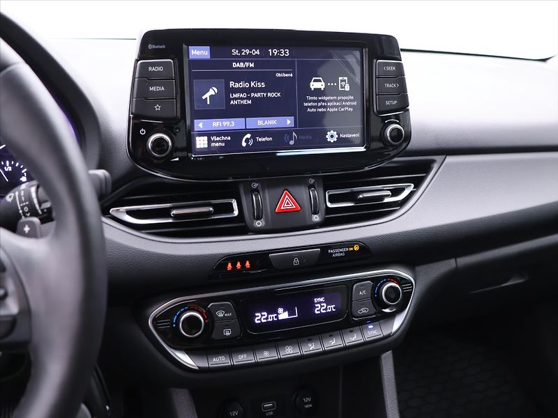 Hyundai i30 1,0 T-GDI 88kW DCT Smart CZ - fotka 21 z 32