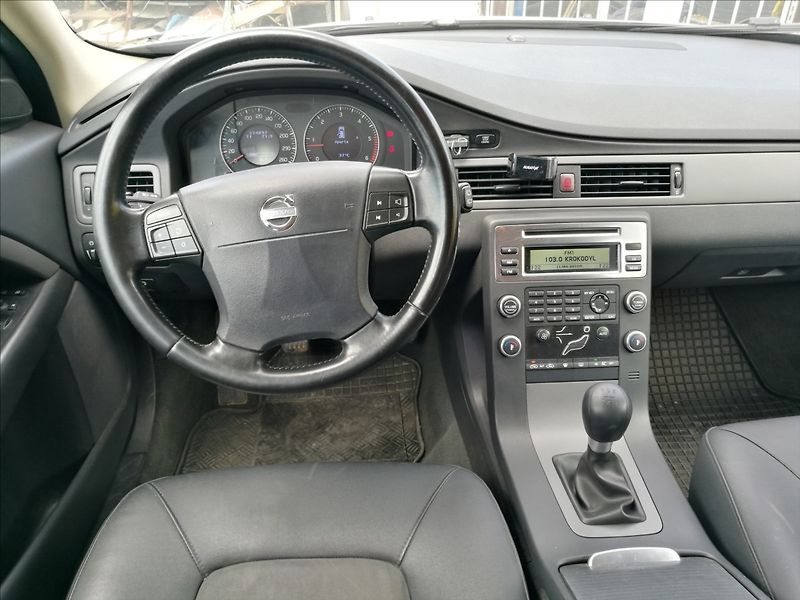 Volvo V70 2,4 D - fotka 5 z 17