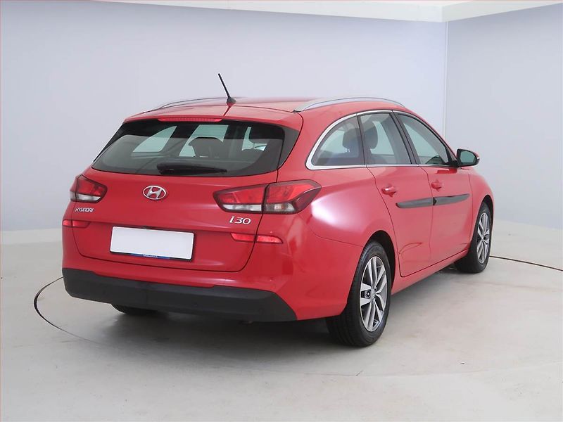 Hyundai i30 (2018) Style 1.0 T-GDI, Tempomat - fotka 5 z 17