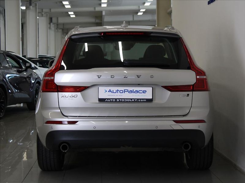 Volvo XC60 2,0 T5 184kW AWD Mom.PRO Pano. - fotka 4 z 25