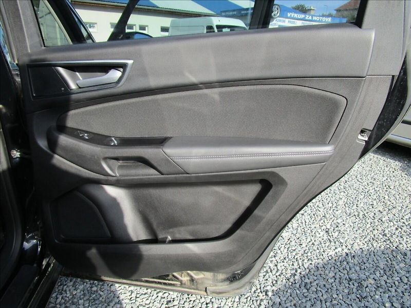 Ford S-MAX 1.5 EcoBoost, aut. klima, LED - fotka 28 z 44