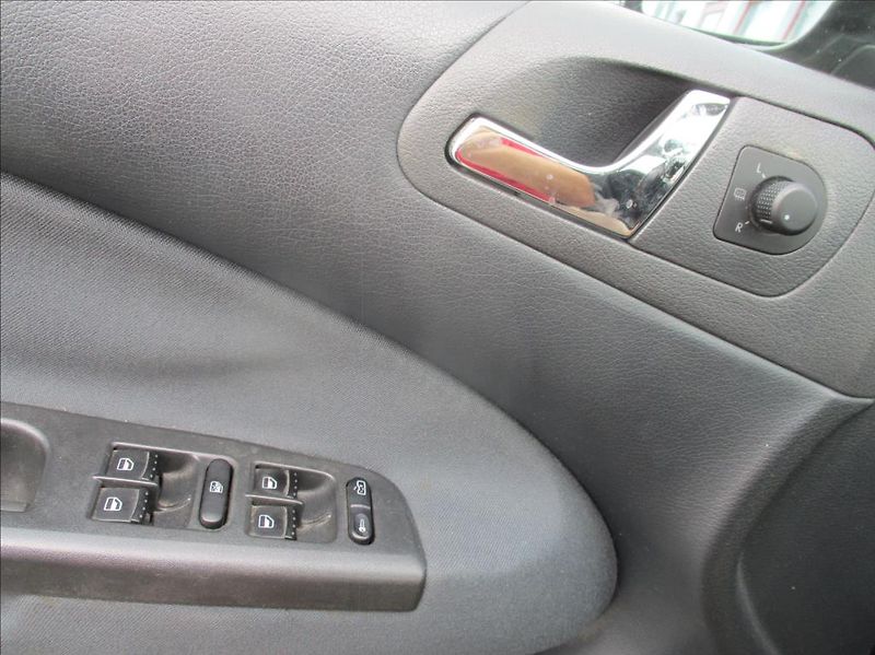 Škoda Octavia 1,6 MPI, digi klima, 1.maj, - fotka 14 z 18