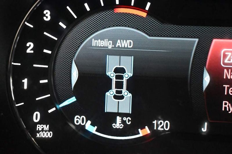 Ford Mondeo (2020) 2.0 4x4 140 KW LED ACC SONY 8A - fotka 24 z 37