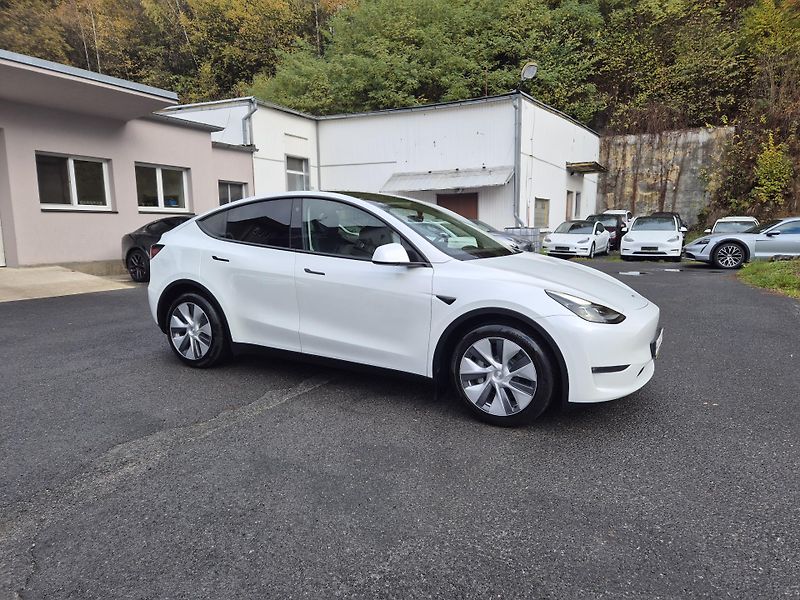 Tesla Model Y LONG RANGE DUAL MOTOR TZ 95,0% - fotka 3 z 49