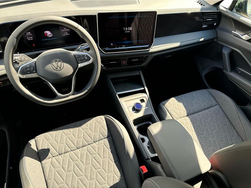 Volkswagen Tiguan People 1,5 TSI 150 kW eHybrid - fotka 10 z 24
