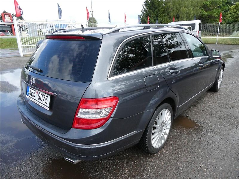 Mercedes-Benz Třídy C 3,0 350D V6 170kW 2x kola, AUT - fotka 7 z 29