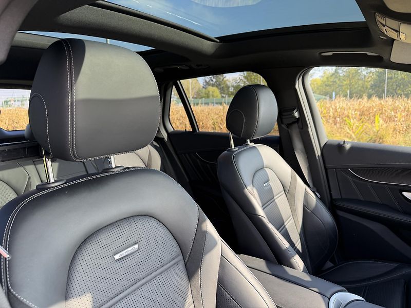 Mercedes-Benz GLC 63 AMG 4MATIC+ PANORAMA NAVI - fotka 33 z 38