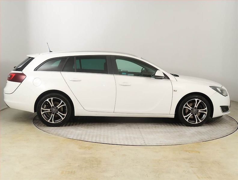 Opel Insignia (2015) 2.0 CDTI, nová STK, rezervace - fotka 6 z 19