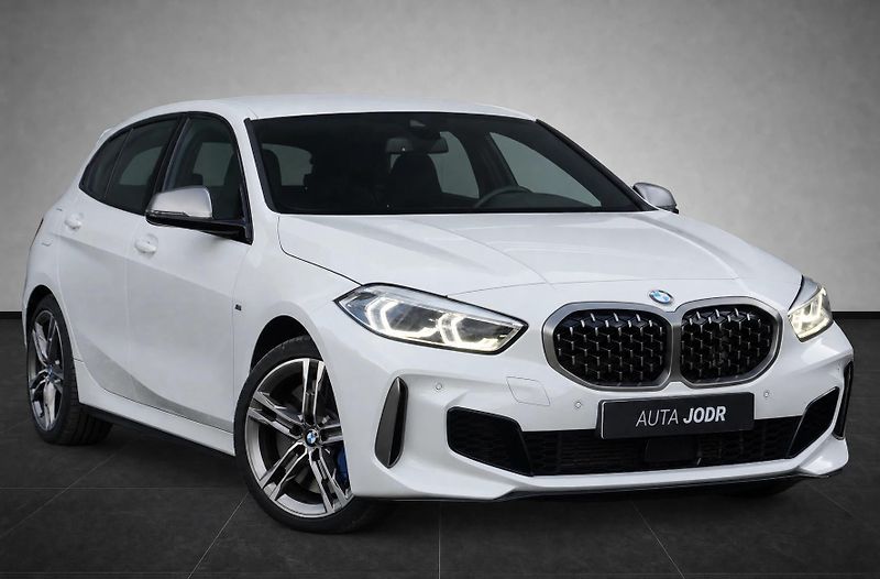 BMW Řada 1 M135i xDrive, Harman, Komfort - fotka 7 z 32