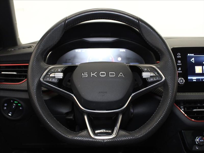 Škoda Scala 1,0 TSi DSG Monte Carlo 5L.Zár - fotka 9 z 28