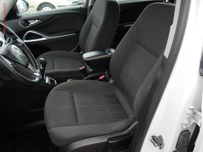 Opel Zafira (2016) 1.6 CDTi, AC, park.kamera - fotka 9 z 15